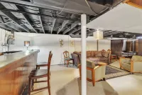 Cozy 3Br Westland Retreat 3 Bedroom Home by RedAwning Hotels in Westland