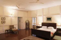 Chowkidinghee Heritage Chang Bungalow Hotels near Na-Masjid
