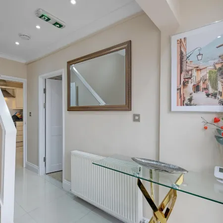 Stylish 4-Bedroom, 2-Bathroom Home in Brightside Avenue