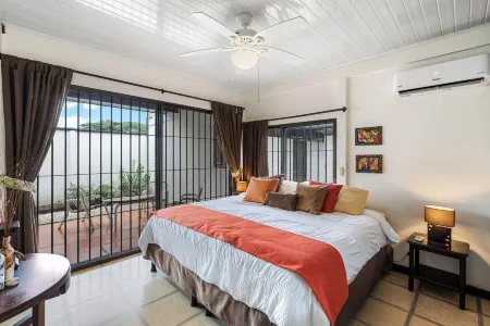 3-Bd Home with Pool, Walk to Beach Отели рядом с достопримечательностью «Плайя Потреро, Коста-Рика»