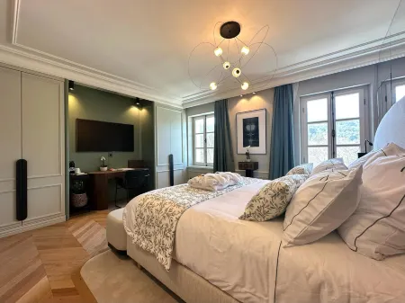 Chateau Pimo Отели в г. Монфера