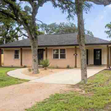 New SPA! Dwntwn DRIP Bluff St Cottage & Guest House! Walk to Food, Bars & Music! Hotel Exterior