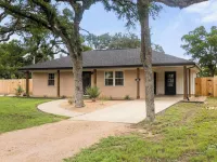 New SPA! Dwntwn DRIP Bluff St Cottage & Guest House! Walk to Food, Bars & Music! Hoteles en Dripping Springs