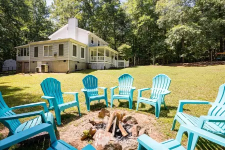 Quiet Retreat - Piano, Firepit, Peloton - 30 min to RTP Отели в г. Болдуин