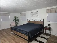 Crystal Wave Retreat, Berlin OhioHot tub and pool