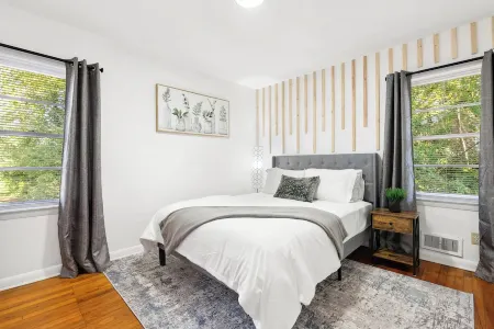 Cozy Home one block from The Creek Golf Club