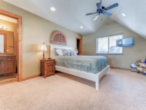 3-bedroom Cabin 13 in Bridges Bay, with on site eating and in/outdoor pool. 阿諾茲帕克酒店