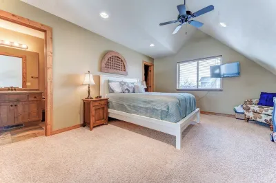 3-bedroom Cabin 13 in Bridges Bay, with on site eating and in/outdoor pool.