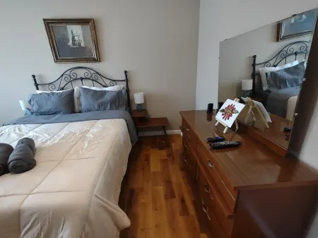 Charming 3-bedroom house with WiFi, and fenced-in backyard in serene Byrnes Mill