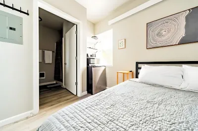 Cozy Micro Suites: Sleeps 2, Minutes to Downtown