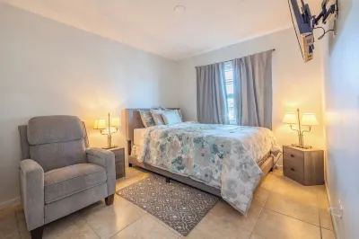 3-bedroom house in charming Royal Palm Beach with AC, WiFi, barbecue Hotels near Publix Super Market at The Groves at Royal Palms