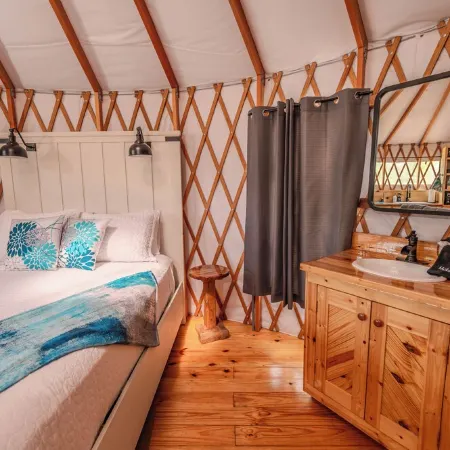 Peacock/River Yurt Village/Couples Yurt/Hot Tub/Close to Town!