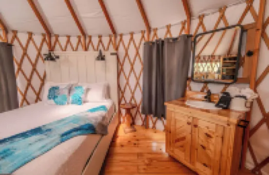 Peacock/River Yurt Village/Couples Yurt/Hot Tub/Close to Town!
