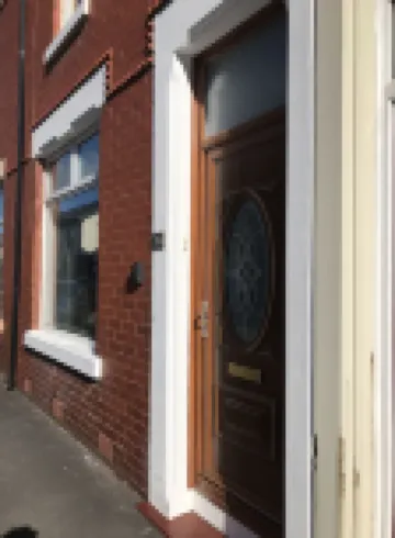 Bright Spacious 3-Bed with Office & Patio, Preston