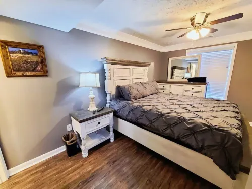 Cozy 2-bedroom condo with WiFi, AC in marvelous Lexington