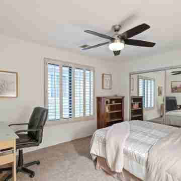 Exceptional 4 Bedroom Riverfront Home with Dock! Sleeps 16 Rooms