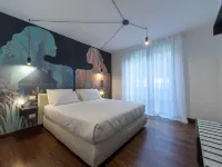Habitat Apartments Hotels near ميوز