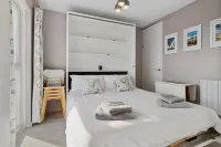 Freshwater Bay - Sea View Apartment Hotels in der Nähe von Pembroke Castle