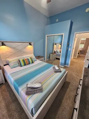 Charming Mountain & Lake Townhouse – Ski, Hike, or Unwind in Any Season! Hotels near Hawk Falls