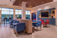 Holiday Inn Express & Suites Farmville Отели в г. Принс-Эдвард
