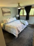 Modern Rustic townhouse close to everything NH! Work and play year round.