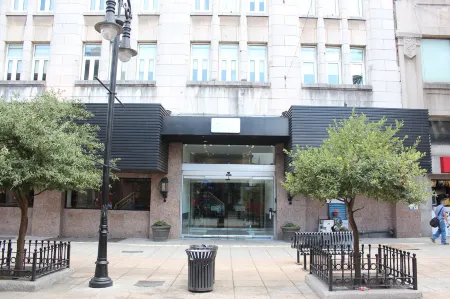 蒙特雷大廣場飯店