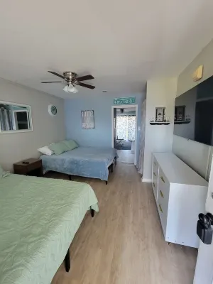 Quiet Beachfront Retreat with Private Balcony Hotel in zona Roland E. Powell Convention Center