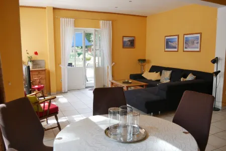 4-star disabled-friendly non-smoking apartment; pets on request