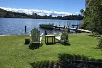 The Love Shack, Lake Rotoiti. Ultimate Lake Edge Escape