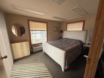 Eagles Landing Cabin Hotels near Silverwood Theme Park
