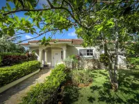 Cheerful villa with pool minutes from city center. Only 10 mins away from POP Hotels in 