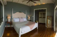 Stylish, Secluded Villa with Pool, Hot tub and Stunning Views