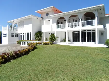 L’Horizon, a Jewel in the Caribbean with large private pool, jacuzzi and beach