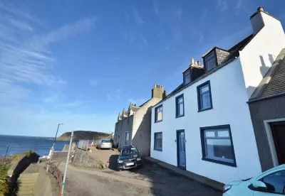 Gardenstown Seaview Cottages Hotels near Inchdrewer Castle