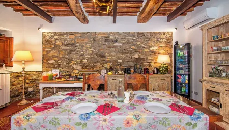 B&B Toringo Отели рядом с достопримечательностью «Parrocchia Dei Ss. Maria Assunta e Jacopo Maggiore di Lammari»