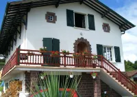 3 room modern, comfortable and quiet with view of the citadel Hotels near La Fabrique De Macarons