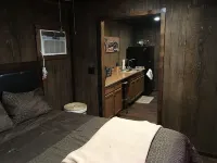 DAVY JONES - Cozy Cabin on 3 Secluded acres