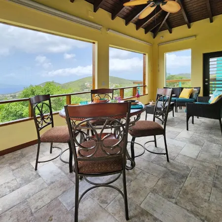 DreamView on the Hill - 3 Bd- 2 Bath -Spectacular Island & Water Views --Solar