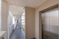 Lovely modern 2 bedroom apartment with pool.