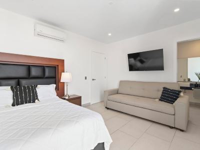 Casa Zénica | Gated Villa with Pools, Rooftop,Tennis Court, Beach Club&PGA Golf