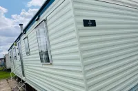 4-Bed Seaside Caravan Free Wifi Pet Friendly Skegness