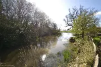 3 bed converted chapel with lake view Hotels in Horsham