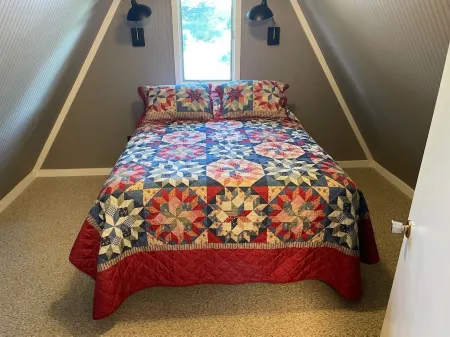 LOON LOOKOUT BEDROOMS: 2