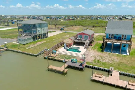 LUXURIOUS BEACH RETREAT WITH THE BEST FISHING AND OCEAN VIEWS IN ALL OF SARGENT!