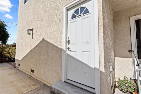 5 MIN TO LAX, Private entrance studio apartment. Pet friendly apartment Отели рядом с достопримечательностью «Yo San University of Traditional Chinese Medicine»