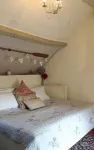 Romantic Stone Cottage with private woodfired hot tub, spa bathroom, yoga deck!