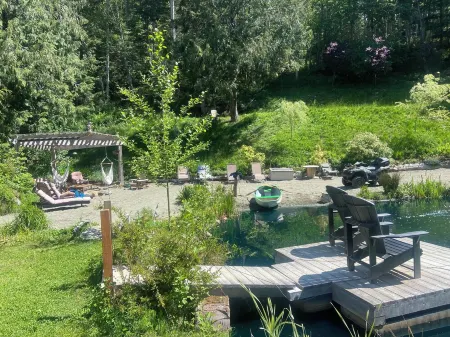 Hidden Pond Gong Suite - Luxury , Pet Friendly, with Hot Tub and Private Beach