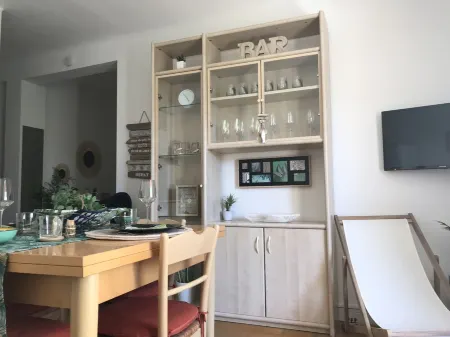 Charming apartment in the heart of Juan les Pins Отели рядом со станцией Antibes-Juan les Pins Train Station