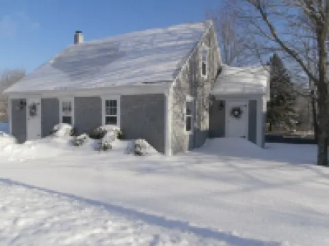 Cozy Cape Located In The Beautiful Seaside Town of Mahone  Bay