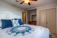 Lakefront Escape on Erie’s Edge | 20 minutes to Presque Isle | Pet Friendly! Hotel dekat Struchen Flats Park